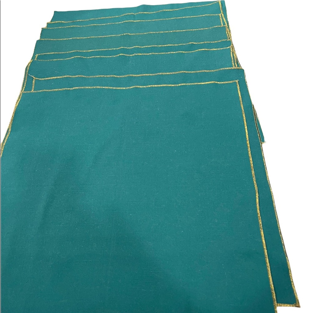 8 green with gold trim dinner table napkins, Large,18 inches  x 18 x18 x18 - Picture 5 of 6